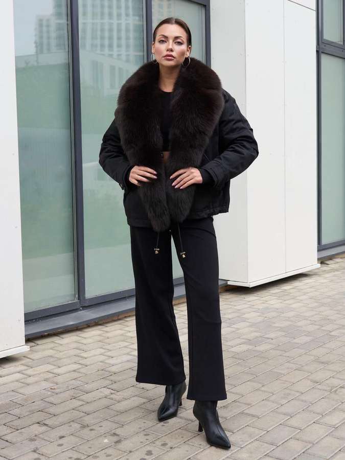 Красивый пуховик Vivilona с натуральным мехом