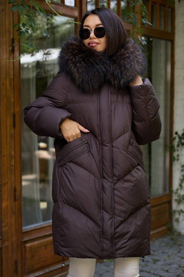 Модная пуховая куртка длинная с большим мехом