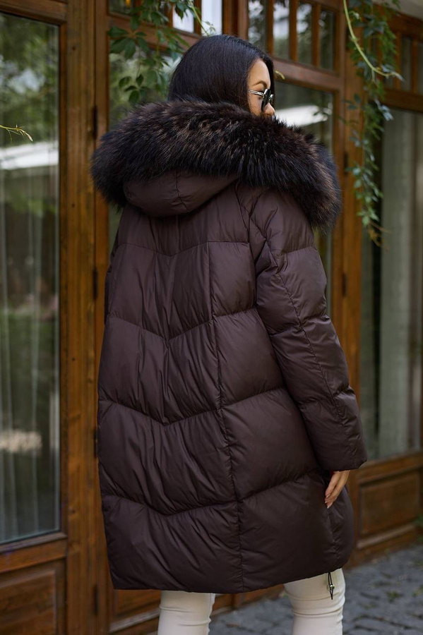 Модная пуховая куртка длинная с большим мехом