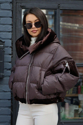 Модная пуховая куртка женская зимняя коричневая