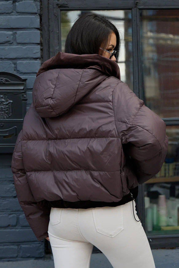 Модная пуховая куртка женская зимняя коричневая