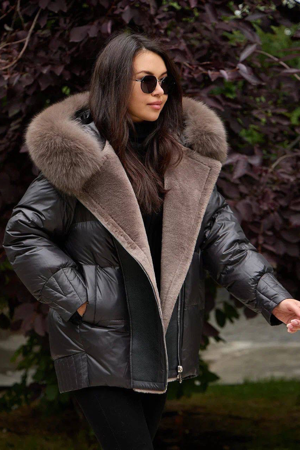 Оверсайз пуховик с мехом песца и капюшоном