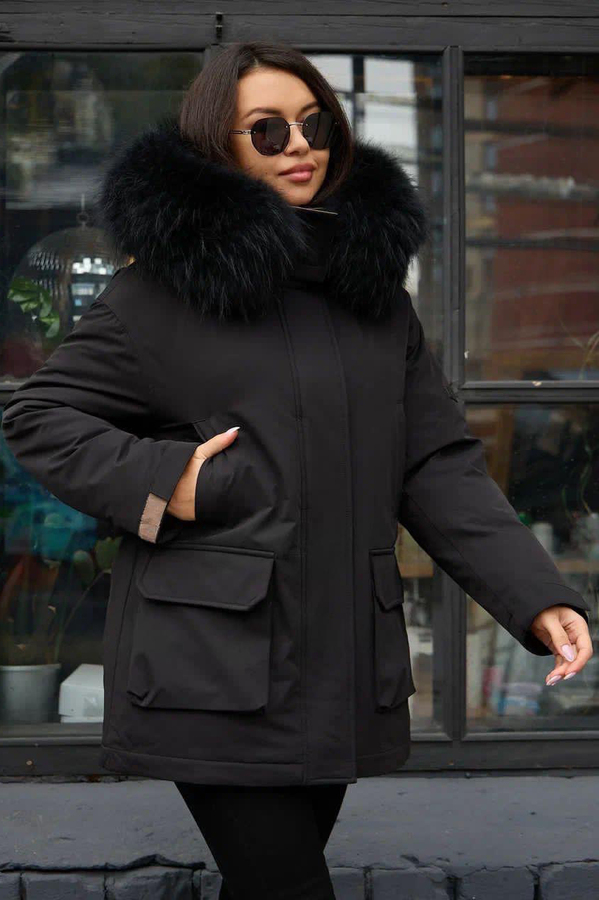 Очень теплый пуховик парка с тонированным мехом енота