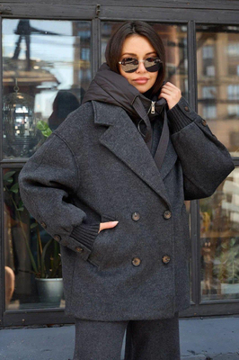 Пуховик из шерсти серого цвета