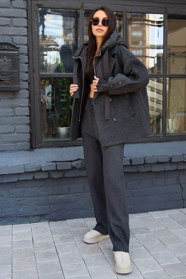 Пуховик из шерсти серого цвета