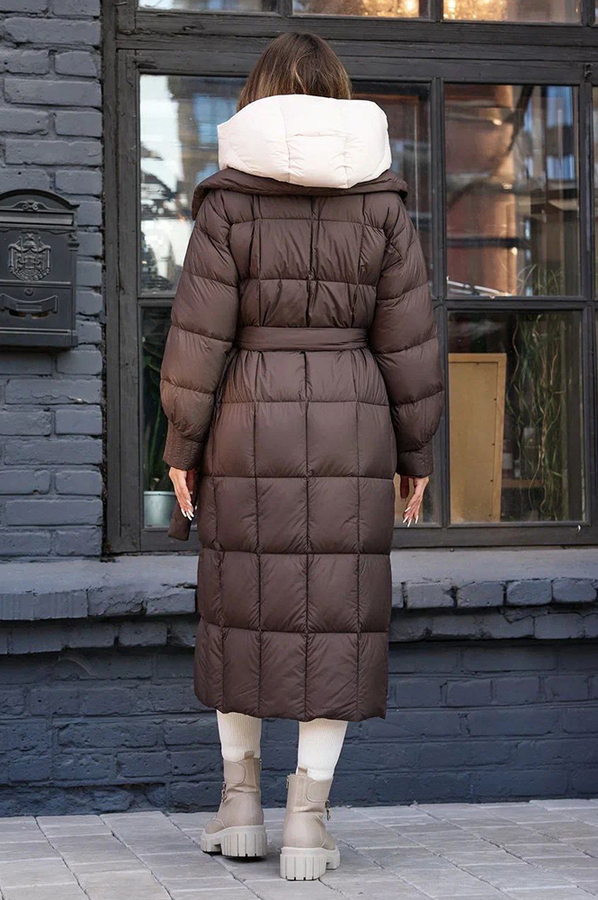Длинное пуховое пальто зима 2025-2026 коричневое