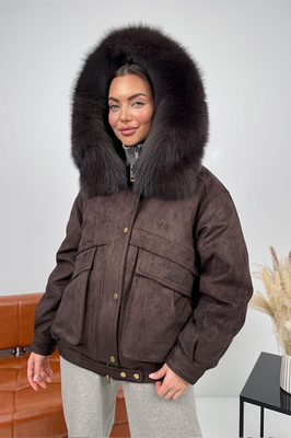 Короткий пуховик с мехом из эко замши