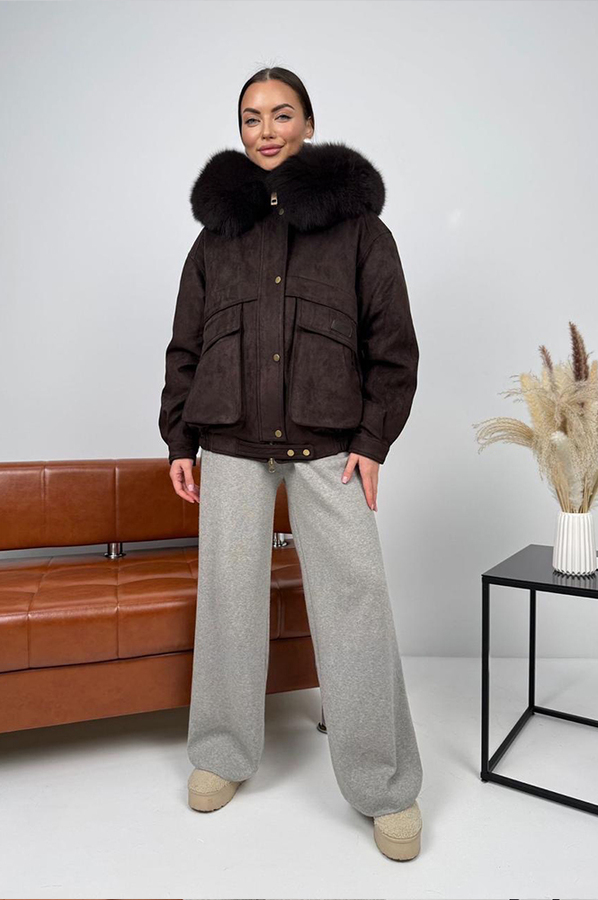 Короткий пуховик с мехом из эко замши