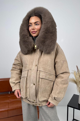 Куртка пуховая с меховым капюшоном из эко замши