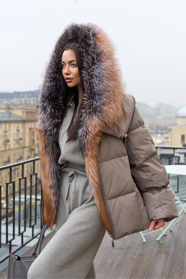 Зимнее пуховое - пальто с мехом