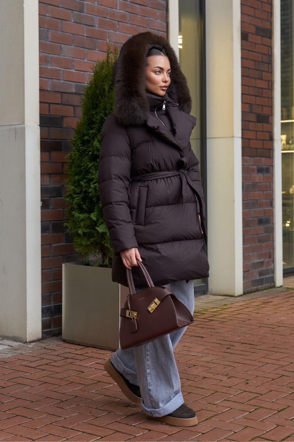 Длинный приталенный пуховик Vivilona с поясом и мехом