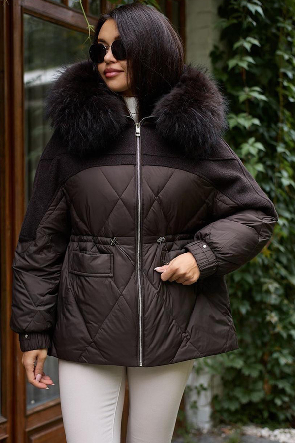 Элегантный женский пуховик Btn button кофейный