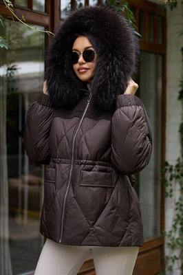 Элегантный женский пуховик Btn button кофейный