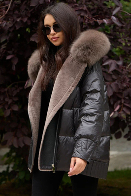 Оверсайз пуховик с мехом песца и капюшоном
