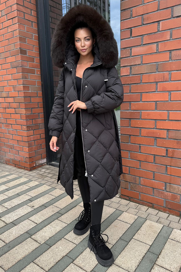 Длинный пуховик с опушкой из песца