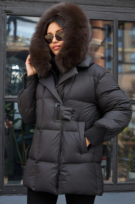 Укороченный пуховик с натуральным мехом